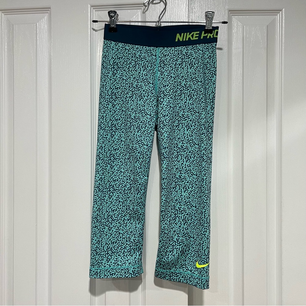Nike Pro Dri-Fit capri workout legging